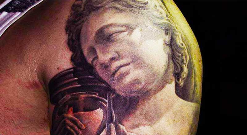 tatuaje estatua griega
